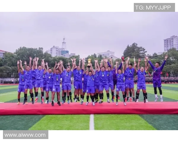 成都足球队荣登足球团队协作排行榜第十名展现出色团队精神与实力 成都足球队荣登足球团队协作排行榜第十名展现出色团队精神与实力