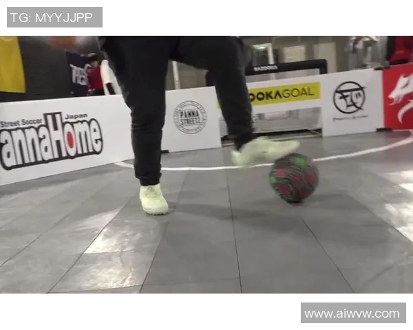 足球明星乔装老头挑战街头足球技艺引发热议视频曝光引人关注 足球明星乔装老头挑战街头足球技艺引发热议视频曝光引人关注