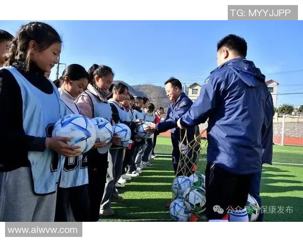 青春风采与足球梦足球明星们的年轻颜值大揭秘 青春风采与足球梦足球明星们的年轻颜值大揭秘